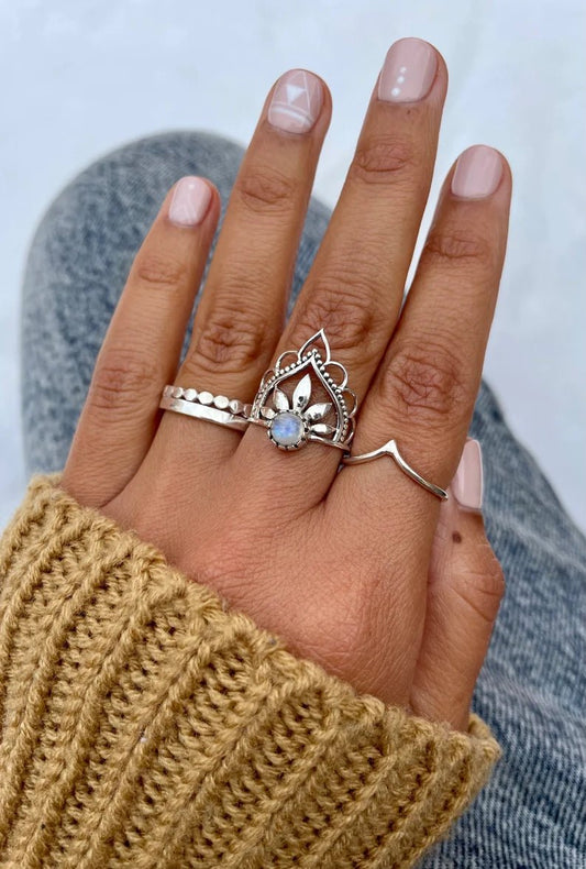 Anillo tribal con piedra luna - KHAMALI