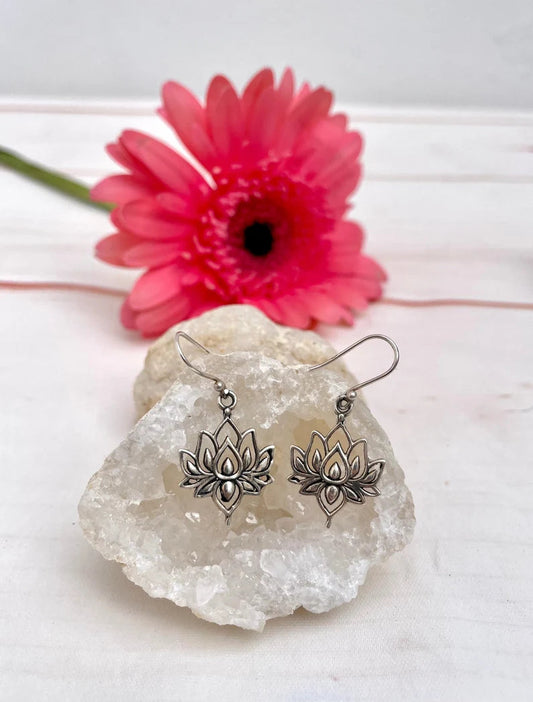 Pendientes flor de loto en plata 925 – Belleza serena KHAMALI