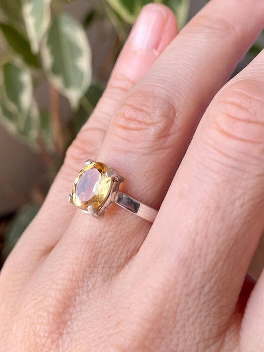 Anillo cuarzo citrino hecho a mano. Piezza única KHAMALI
