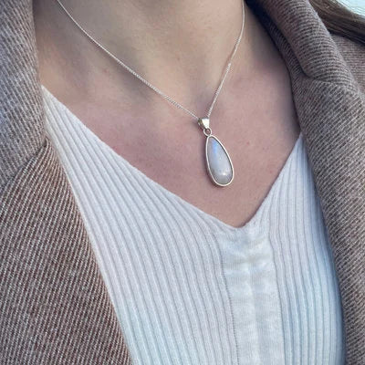 Colgante con piedra luna natural khamali Shop