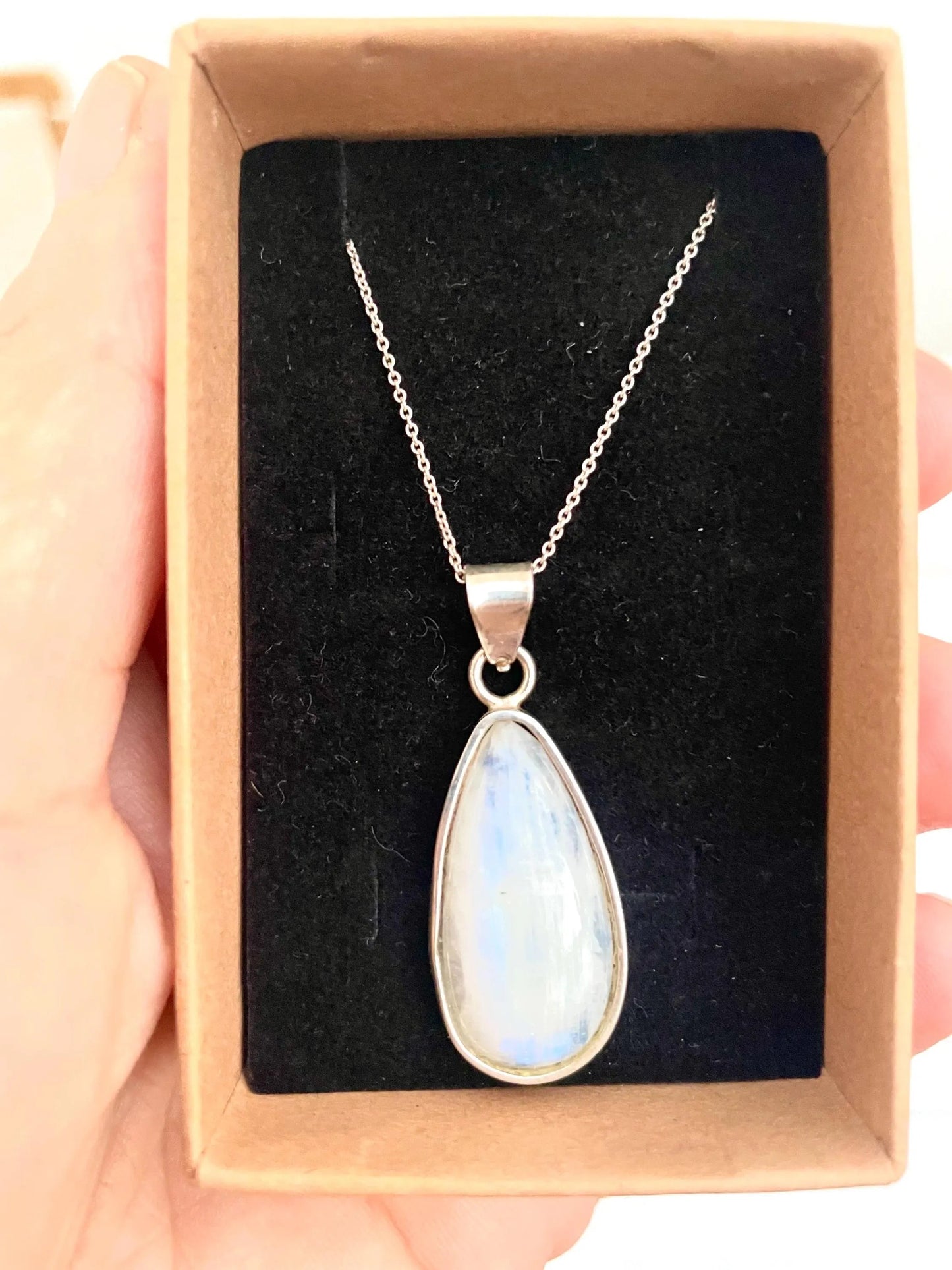 Colgante con piedra luna natural khamali Shop