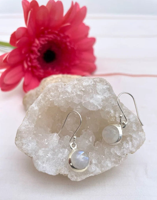 Pendientes de piedra luna en plata 925 – Luz suave, intuición y feminidad - KHAMALI