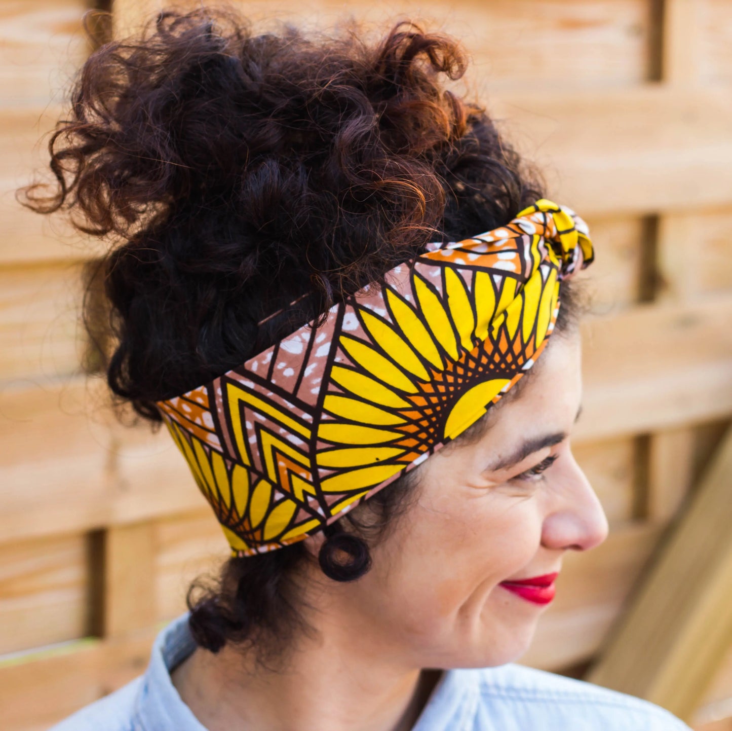 Diadema turbante estilo africano con flor de girasol amarilla - KHAMALI