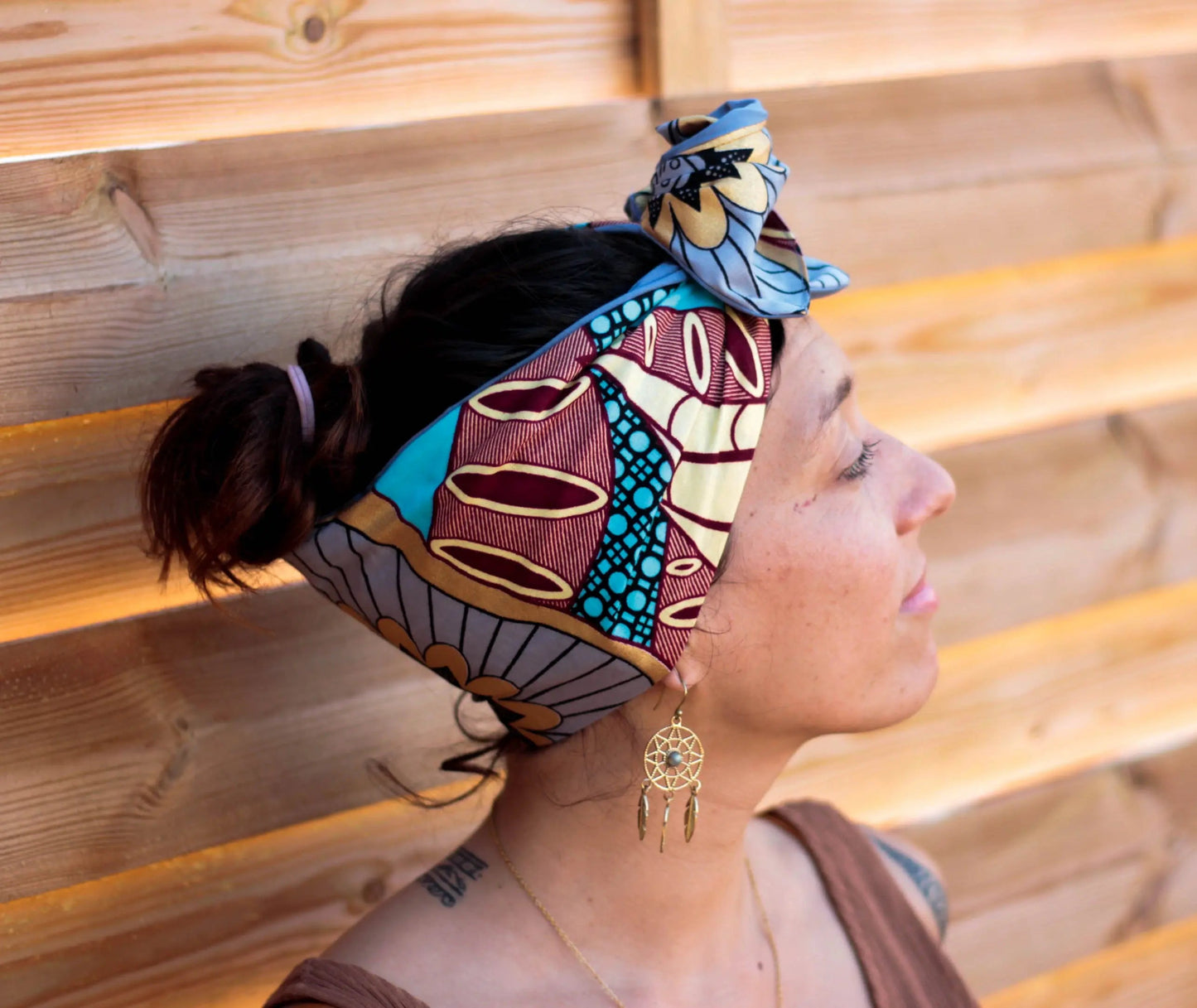 Turbante con alambre moldeable azul y dorado hecho a mano KHAMALI