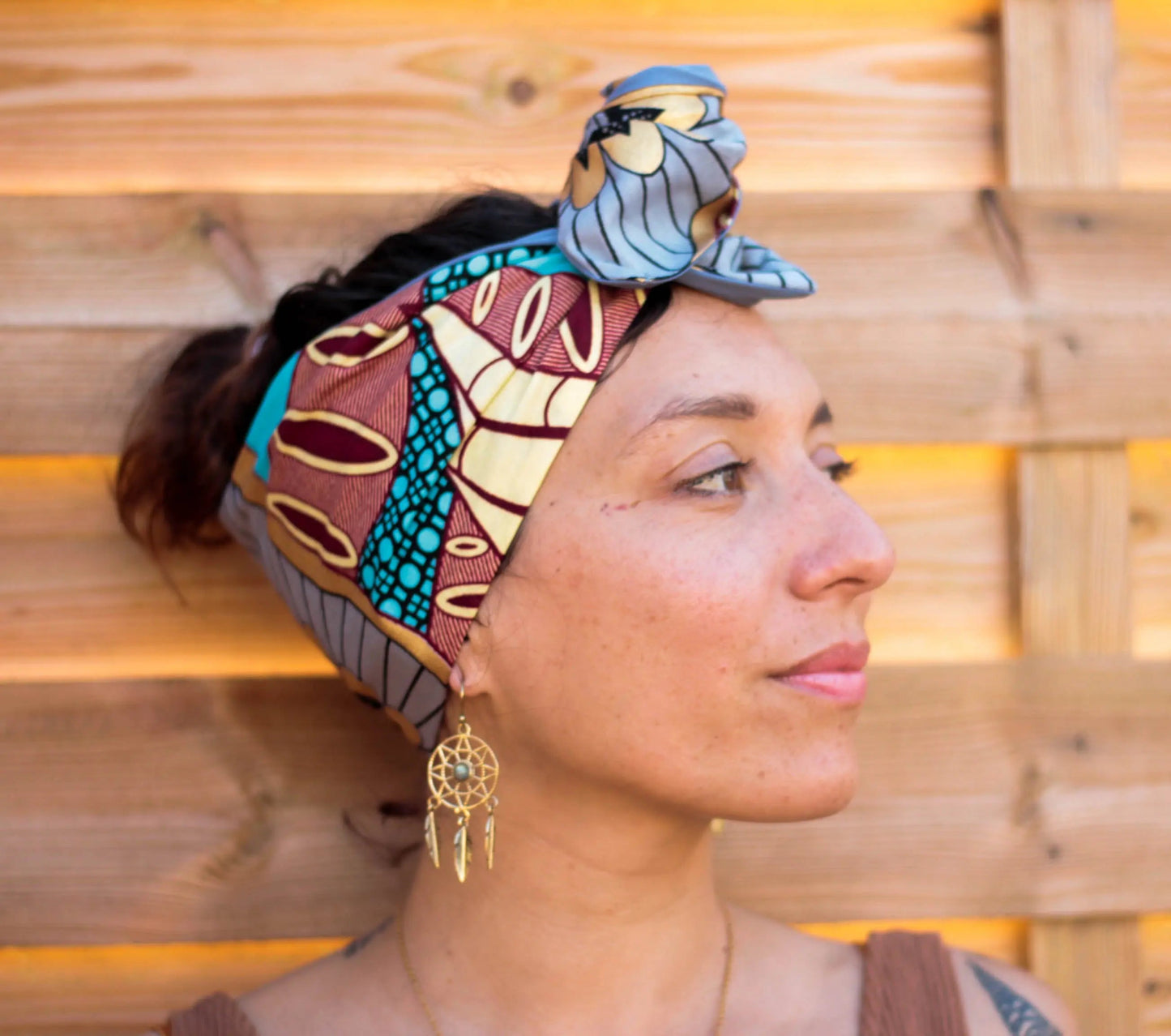 Turbante con alambre moldeable azul y dorado hecho a mano KHAMALI