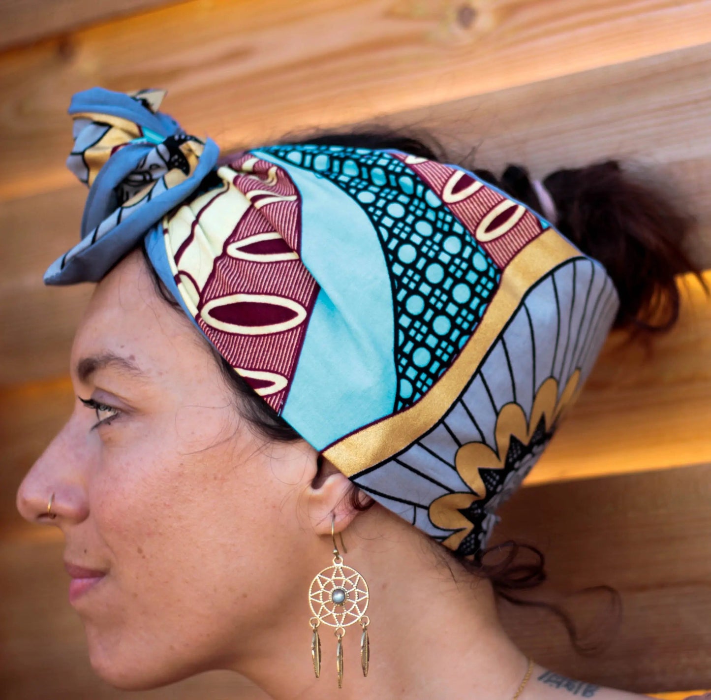 Turbante con alambre moldeable azul y dorado hecho a mano KHAMALI