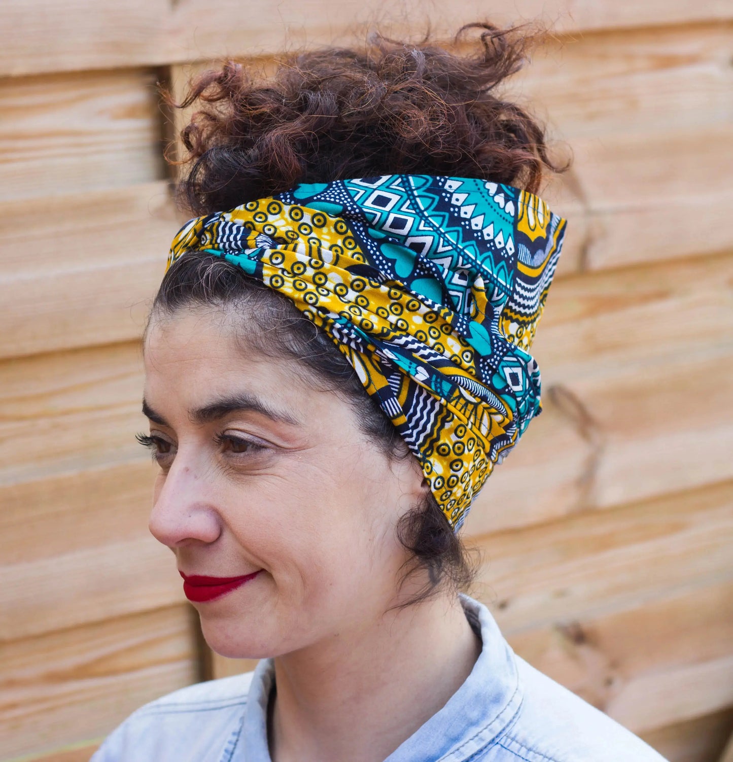 Pañuelo de algodón turbante tela wax azul y amarillo ocre con corazones - KHAMALI