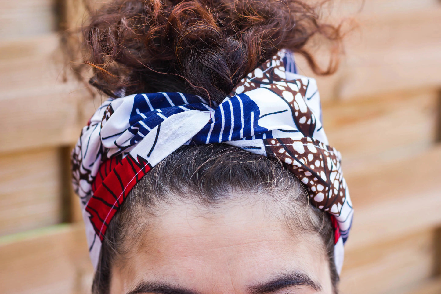 Pañuelo turbante africano blanco adaptable estilo retro vintage con hoja azul marino - KHAMALI