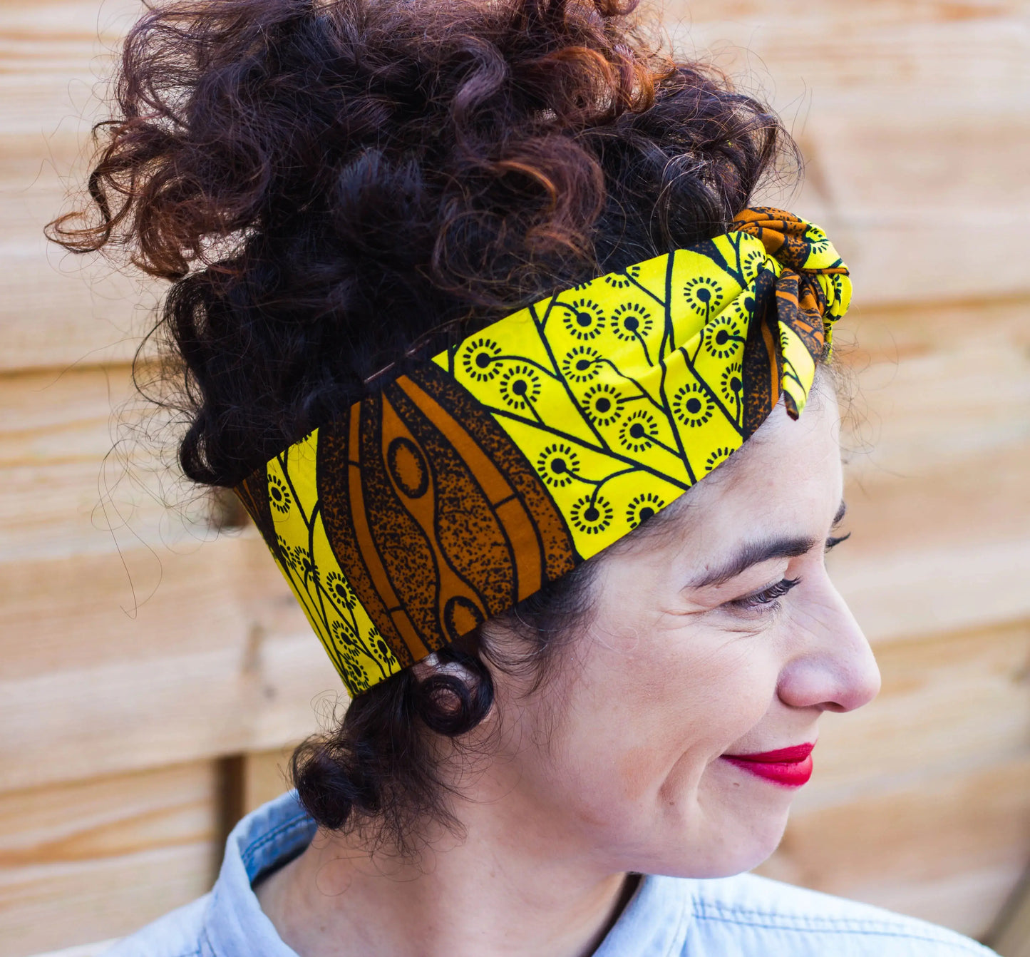 Turbante diadema artesanal amarillo y marrón semilla de cacao - KHAMALI