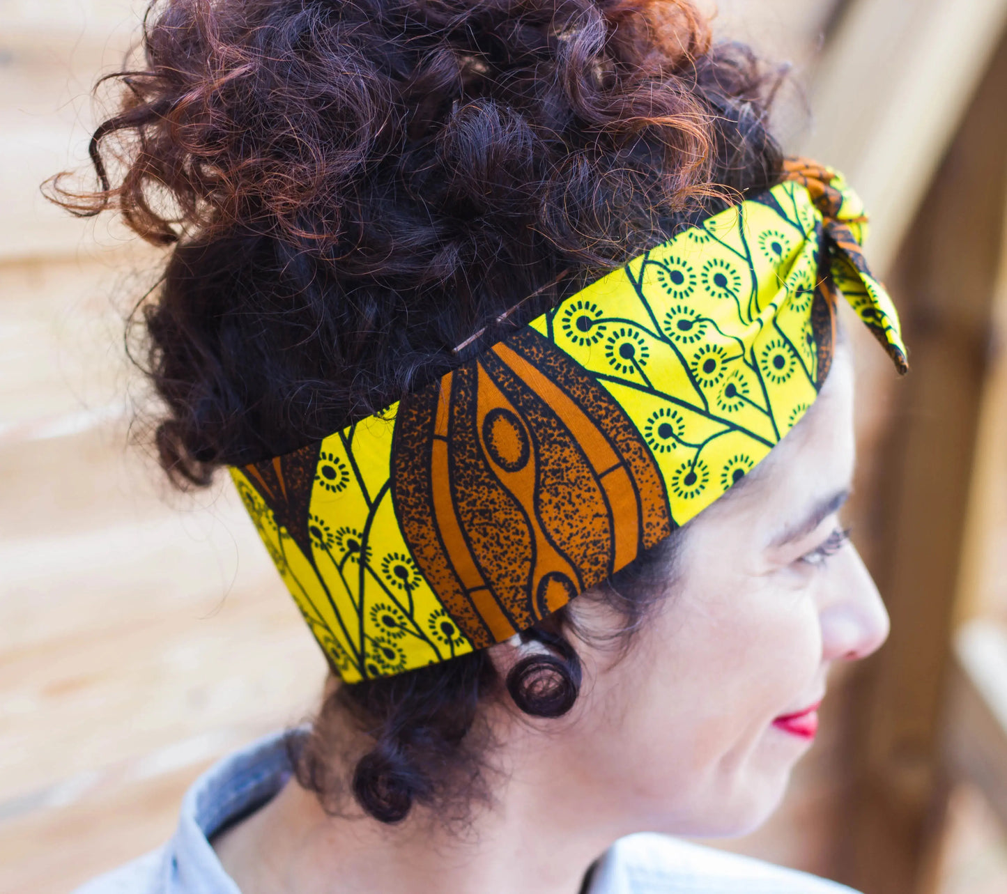 Turbante diadema artesanal amarillo y marrón semilla de cacao - KHAMALI