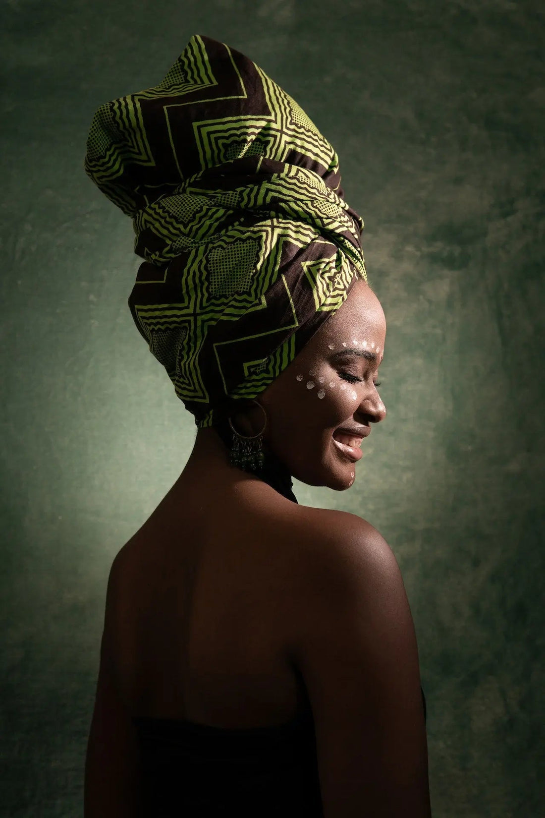 Descubre el significado del turbante en diferentes culturas africanas, su historia, simbolismo y la importancia de este accesorio tradicional.