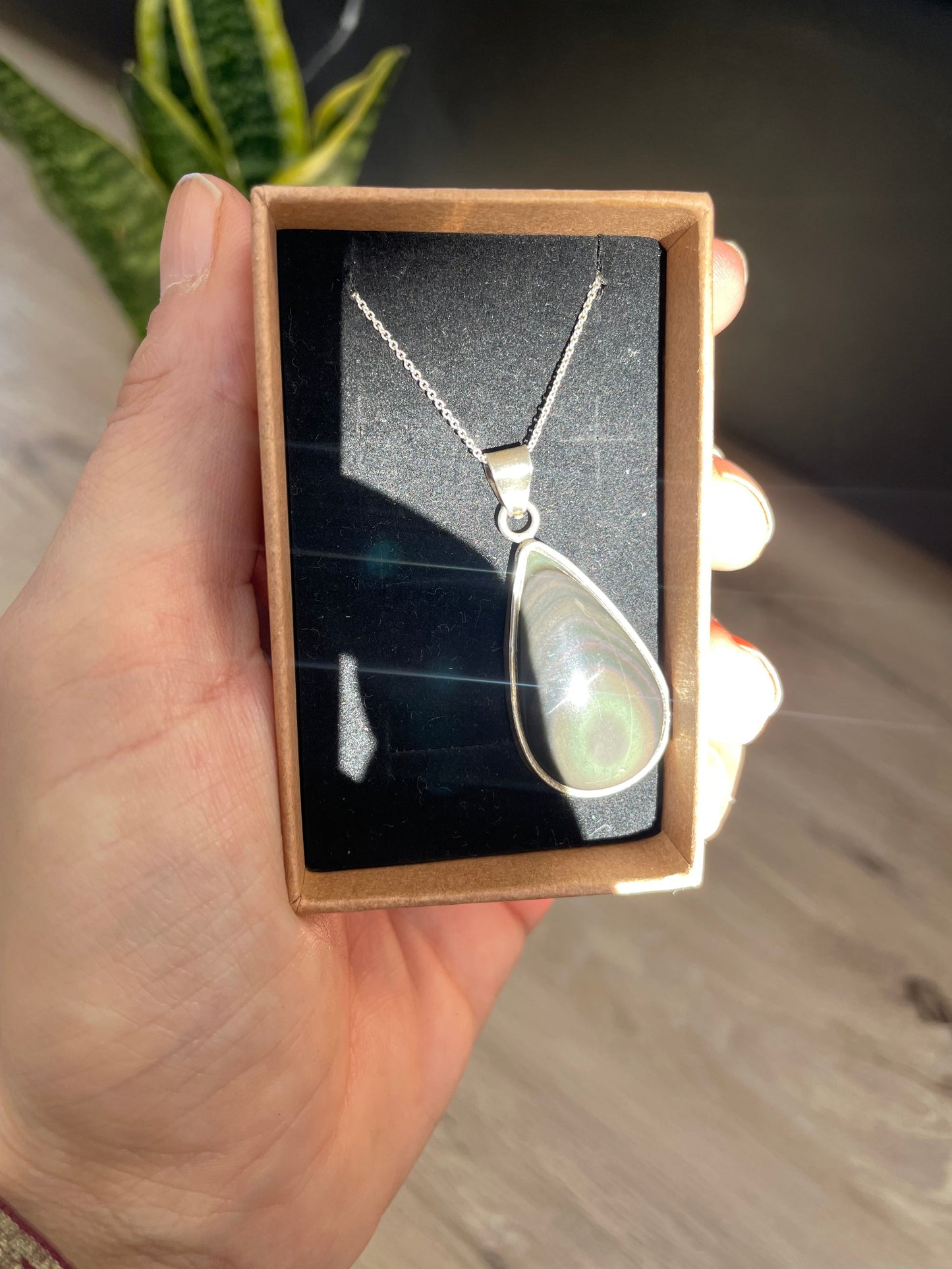 Colgante de obsidiana arcoiris KHAMALI