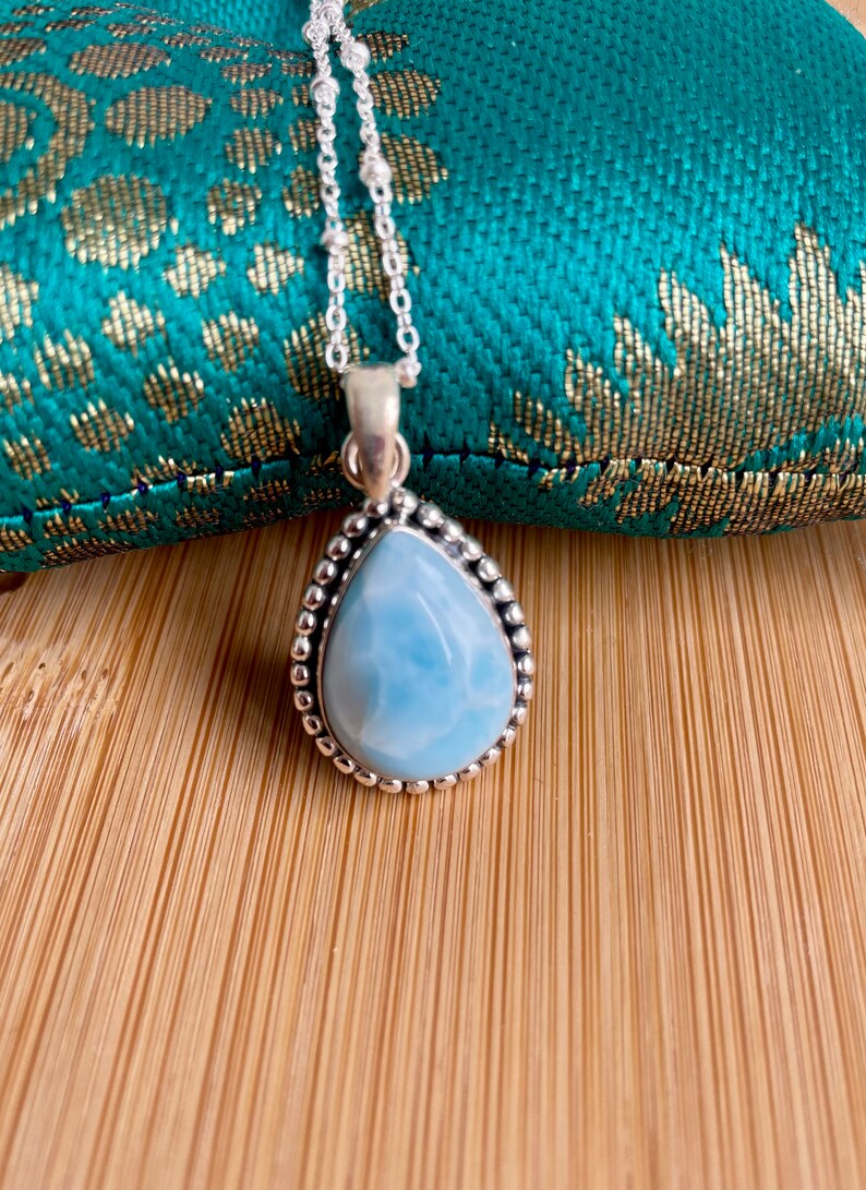 Colgante de Larimar natural KHAMALI