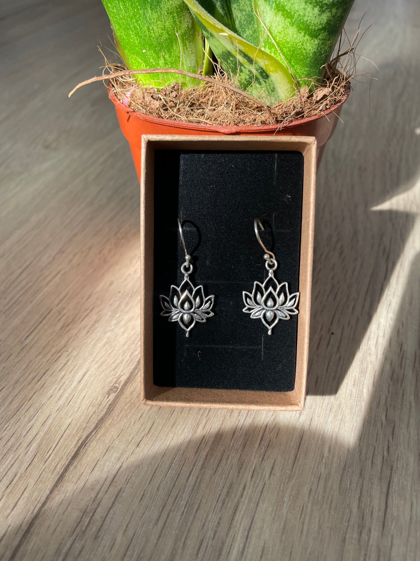 Pendientes flor de loto en plata 925 – Belleza serena KHAMALI