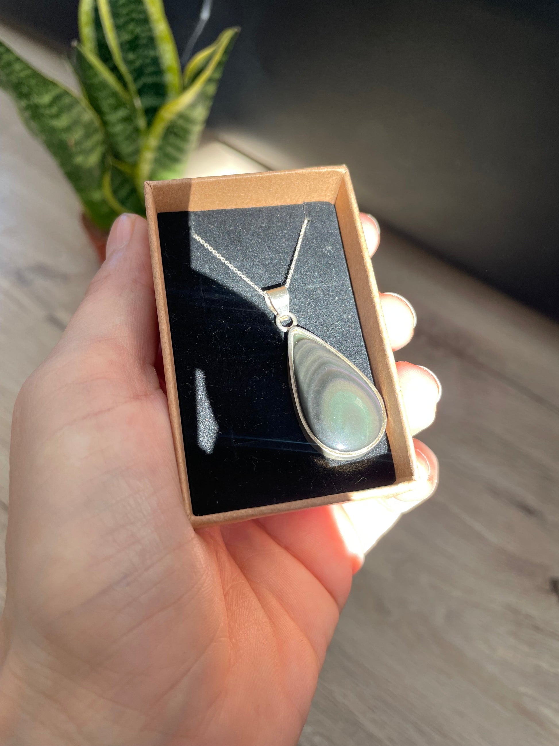 Colgante de obsidiana arcoiris KHAMALI