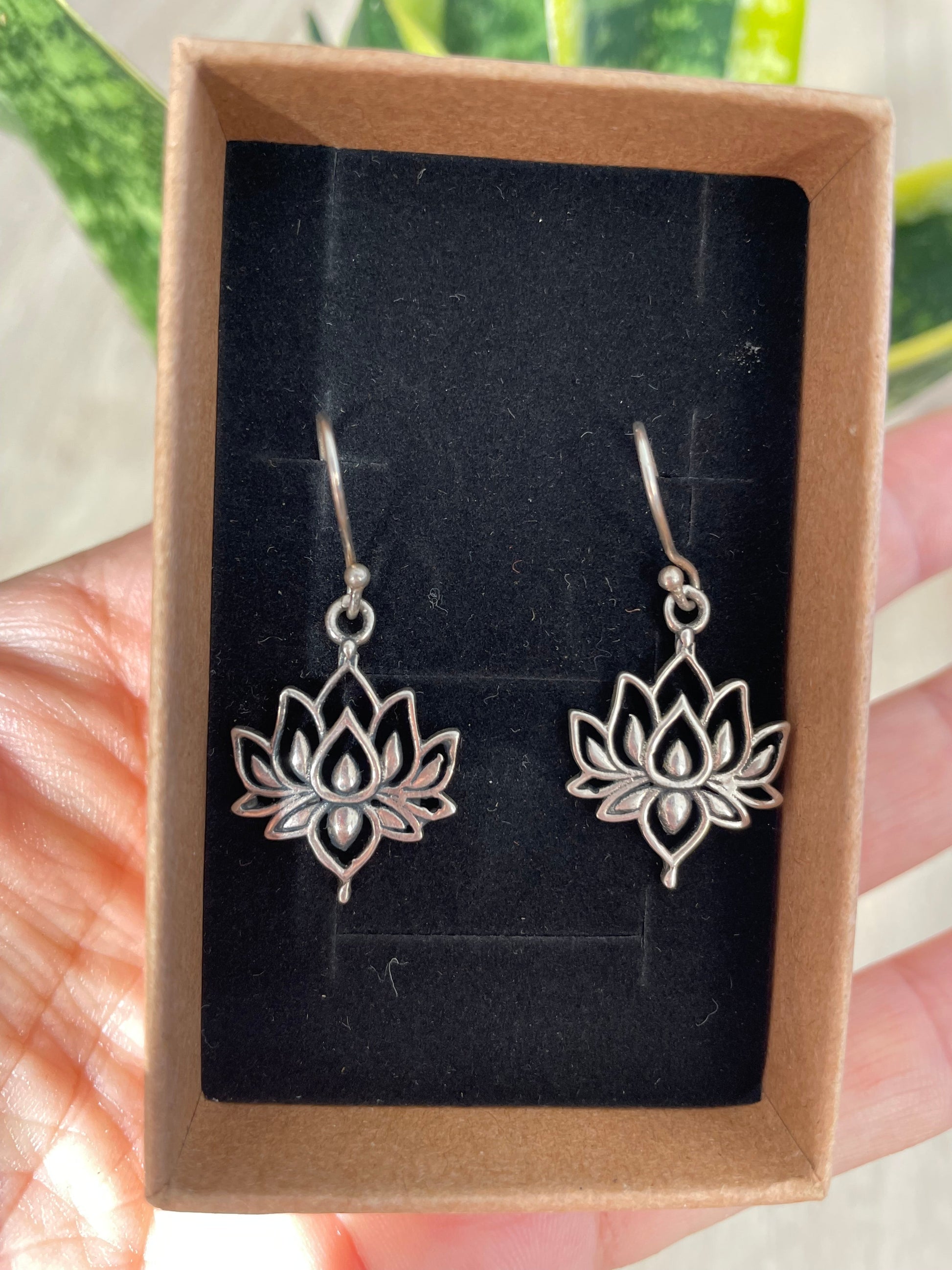 Pendientes flor de loto en plata 925 – Belleza serena KHAMALI