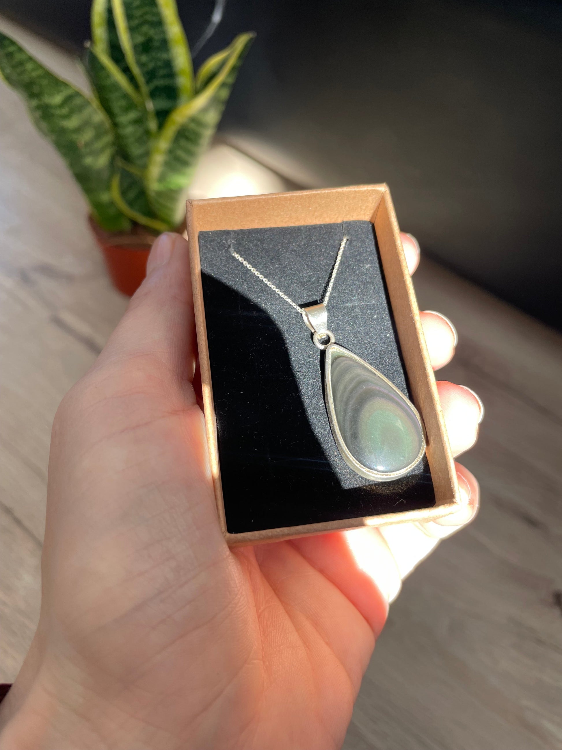 Colgante de obsidiana arcoiris KHAMALI