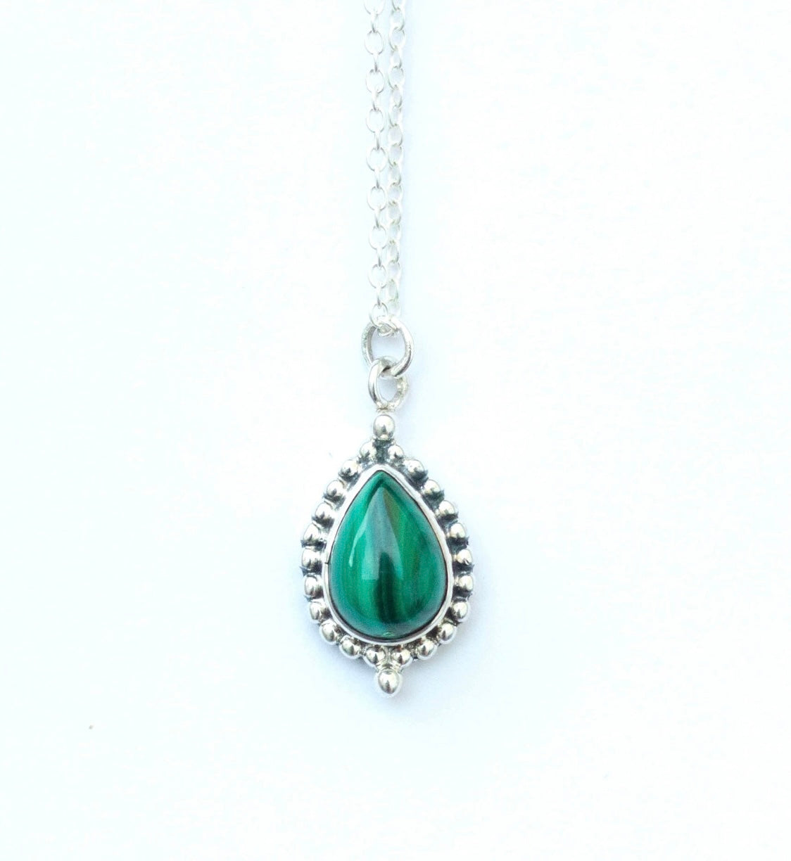 Colgante con piedra verde malaquita KHAMALI