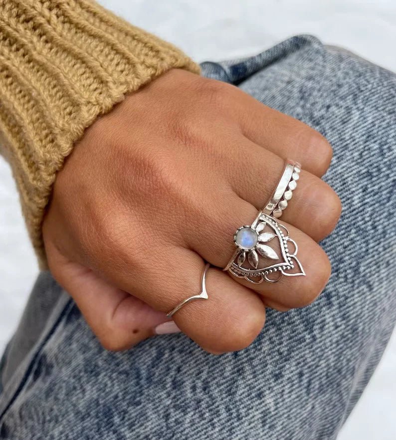 Anillo tribal con piedra luna - KHAMALI