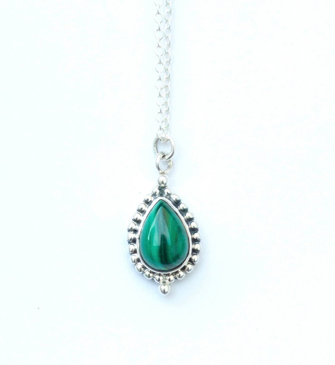Colgante con piedra verde malaquita - KHAMALI