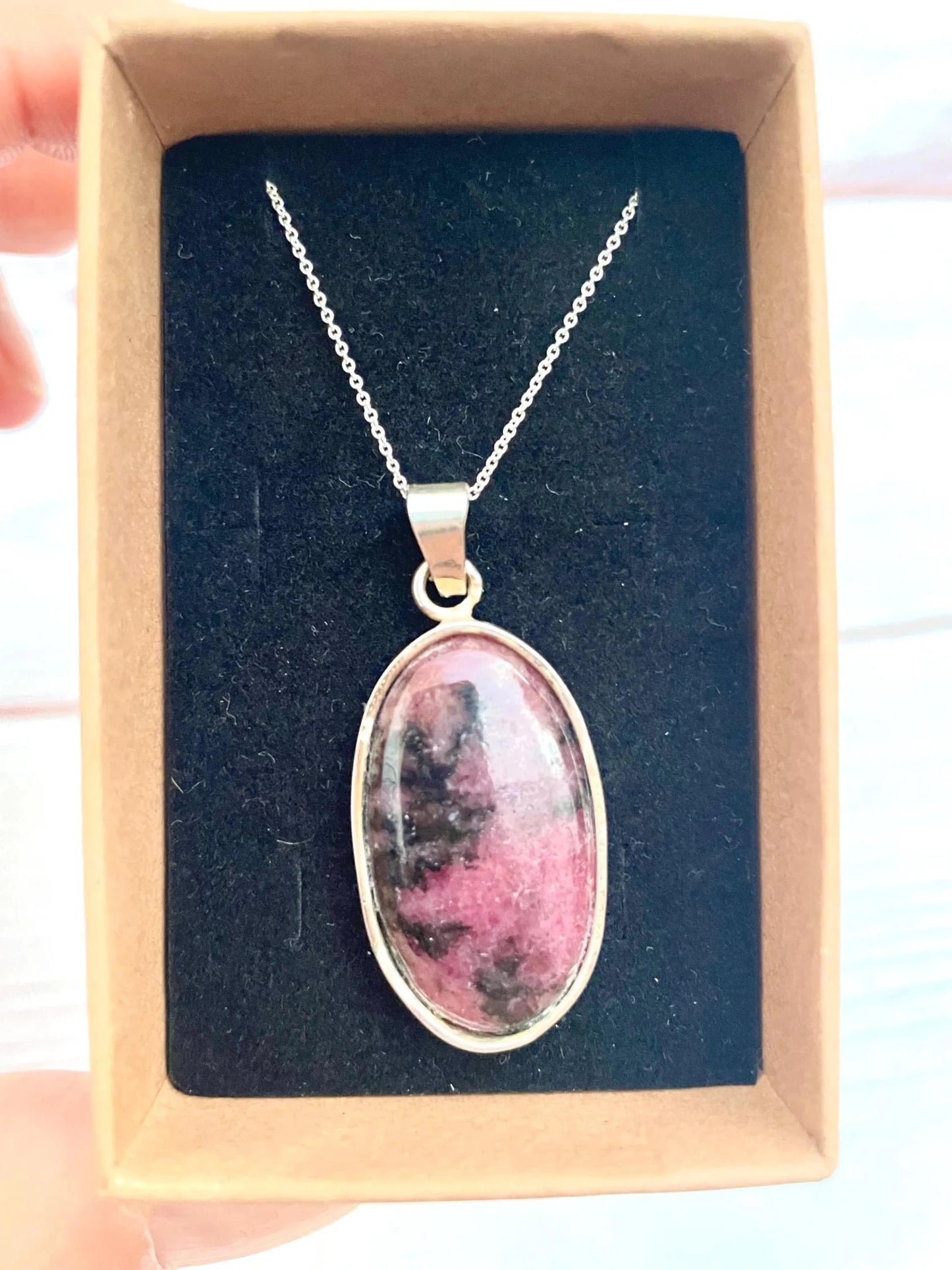 Colgante de rodonita natural en plata 925 - KHAMALI