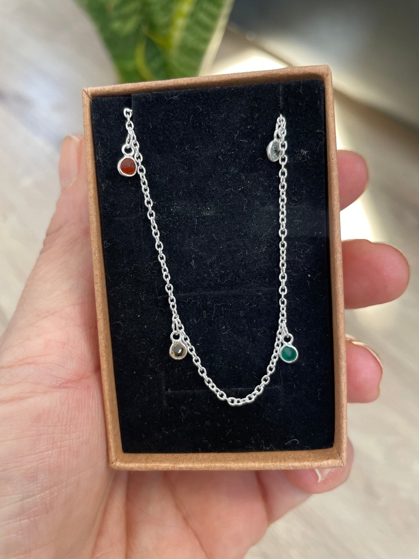 Collar fino de plata con piedras de colores - KHAMALI