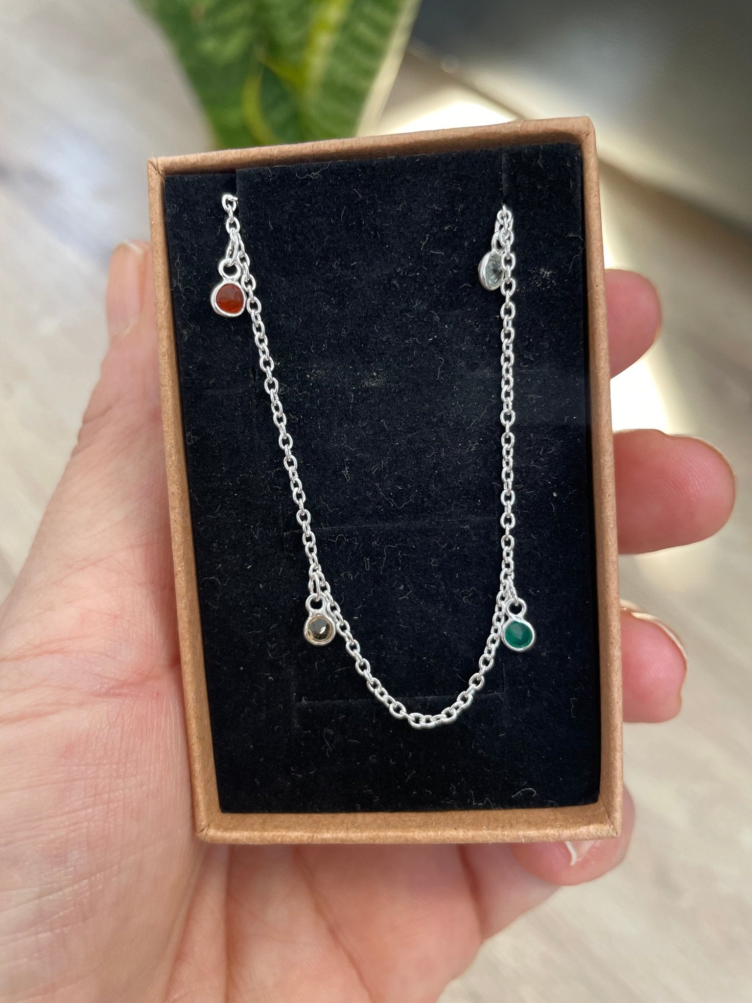 Collar fino de plata con piedras de colores - KHAMALI