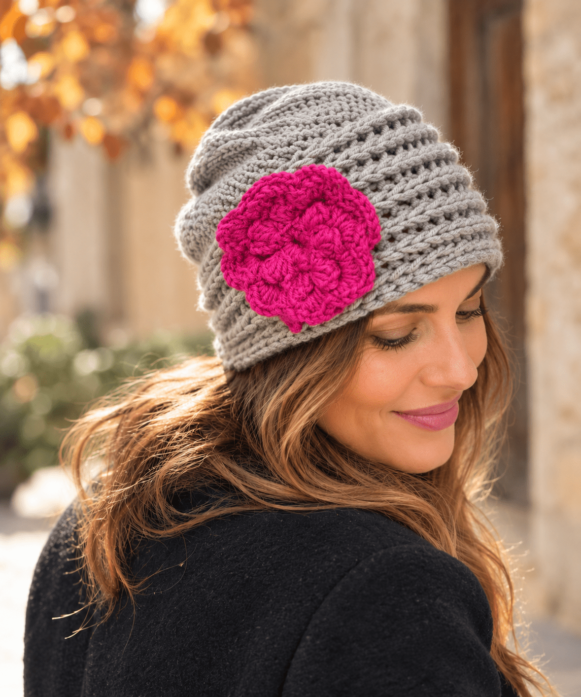 Gorro de lana sintética con preciosa flor - KHAMALI