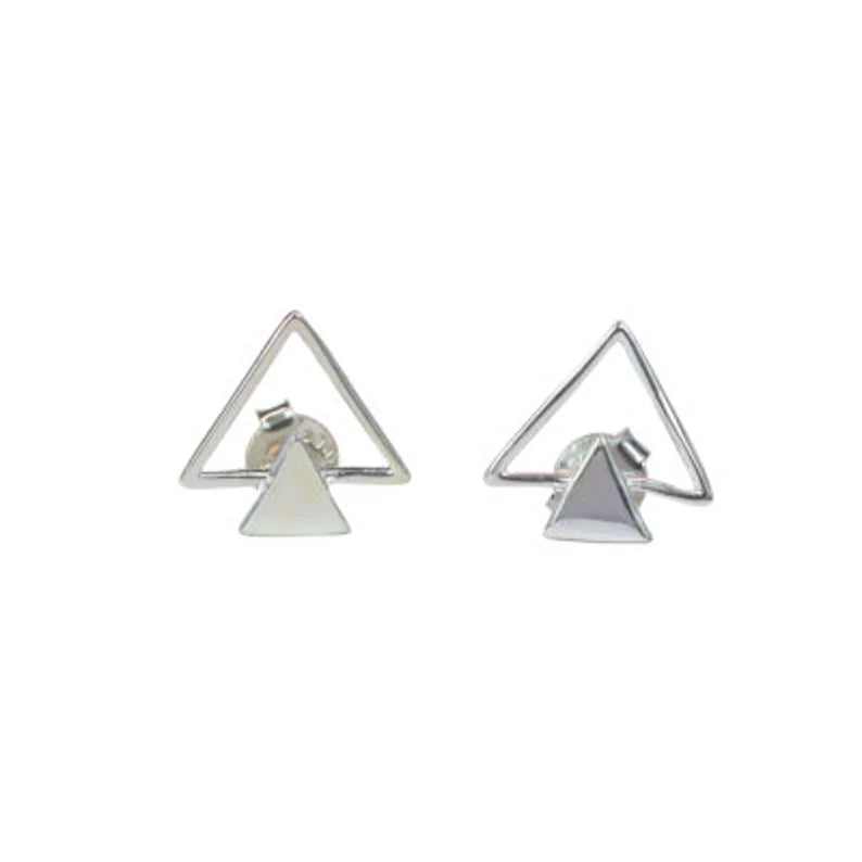 Pendientes triangulares de plata 925 – Minimalismo con carácter KHAMALI