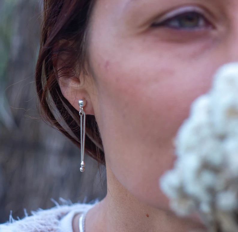 Pendientes colgantes de plata 925 – Elegancia en movimiento KHAMALI