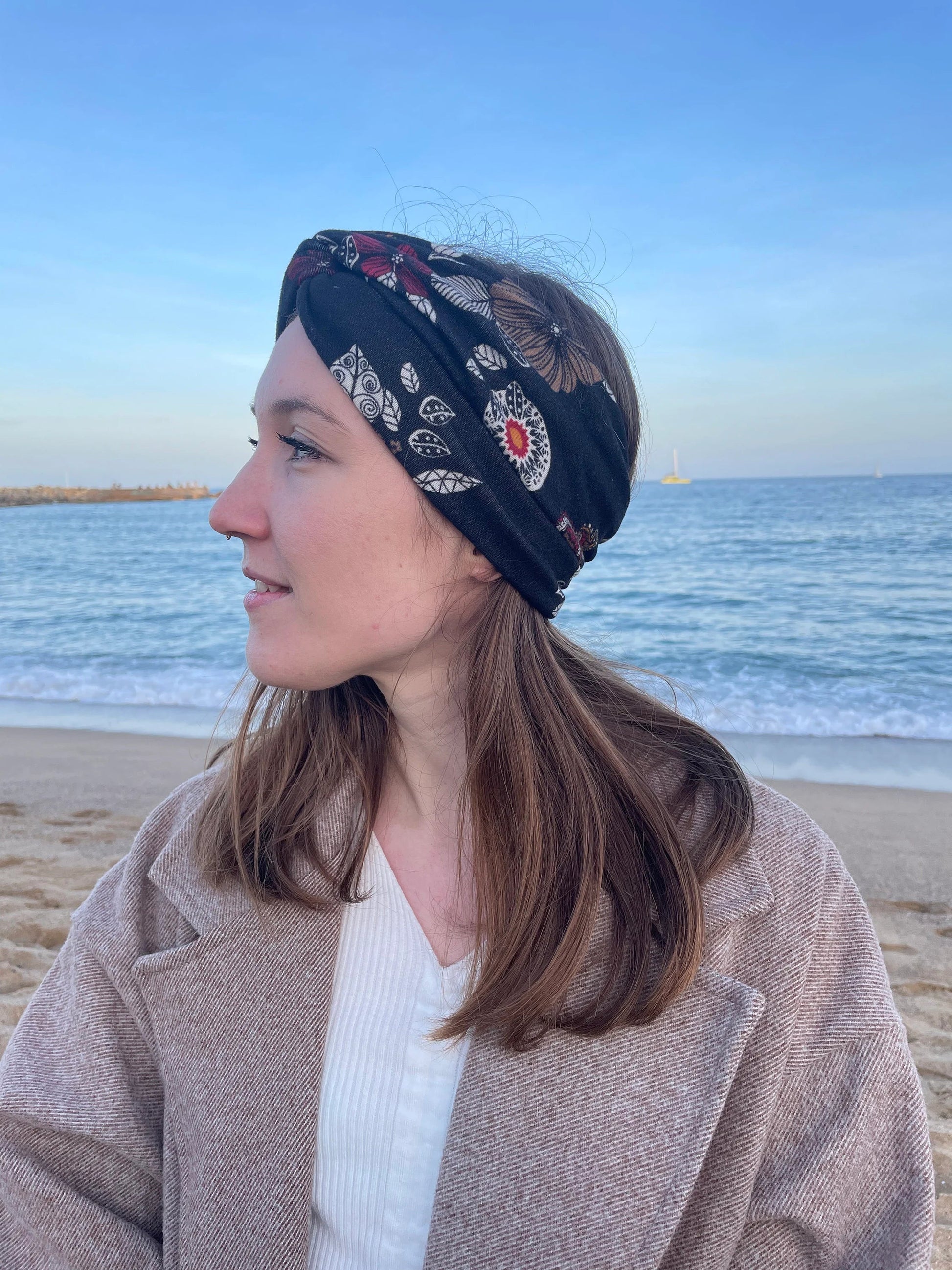 Turbante negro con flores khamali Shop