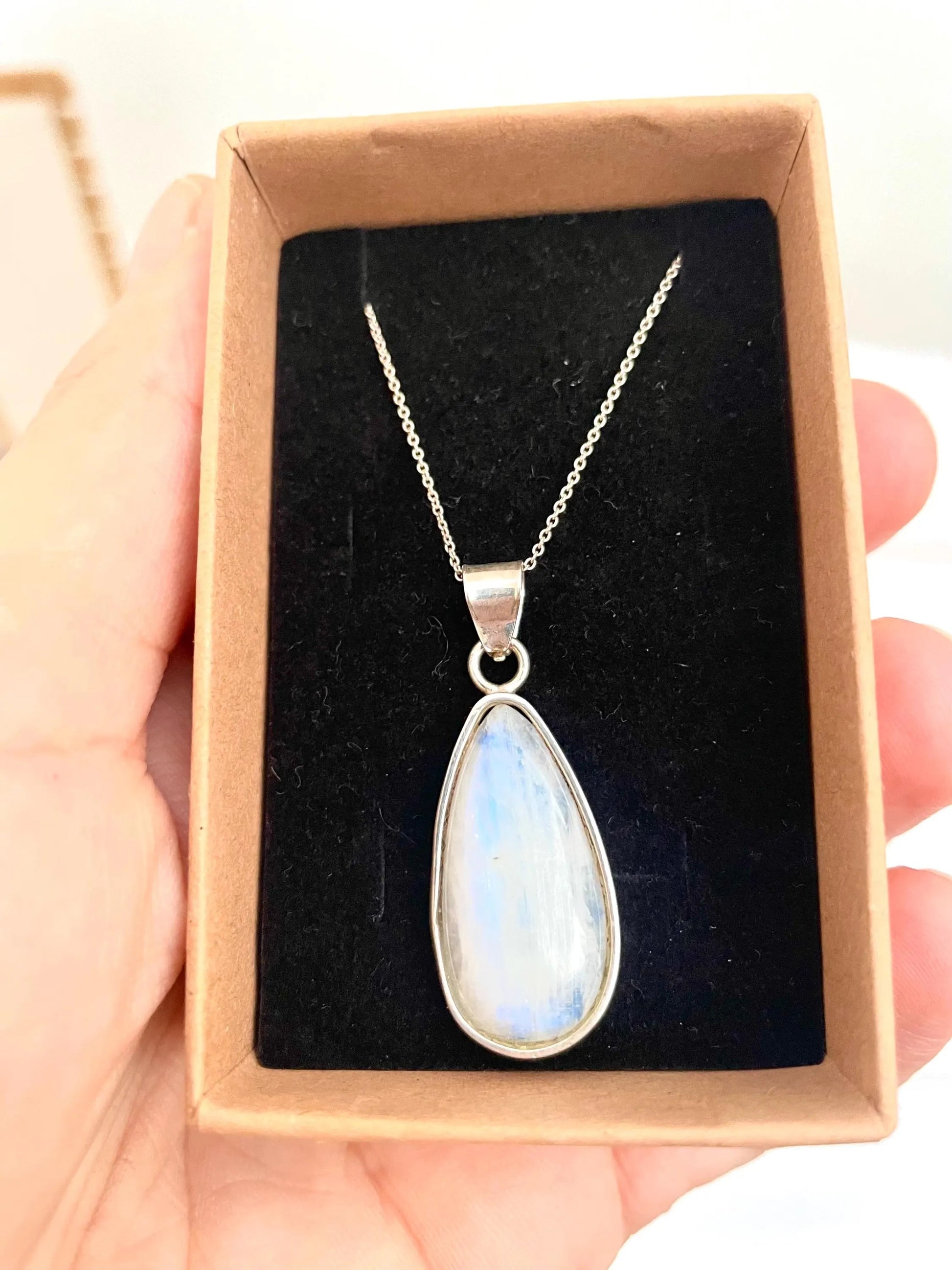 Colgante con piedra luna natural khamali Shop