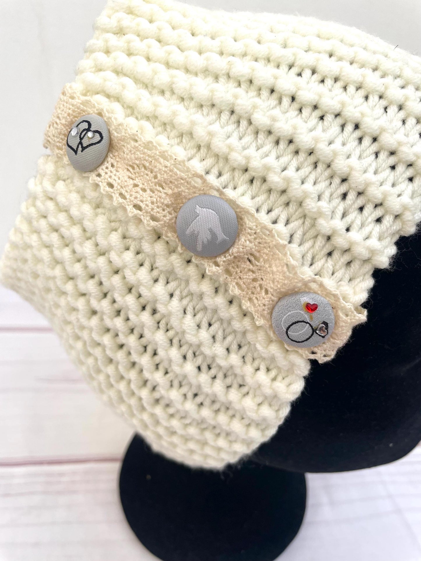 Turbante blanco con botones tejido a mano khamali Shop