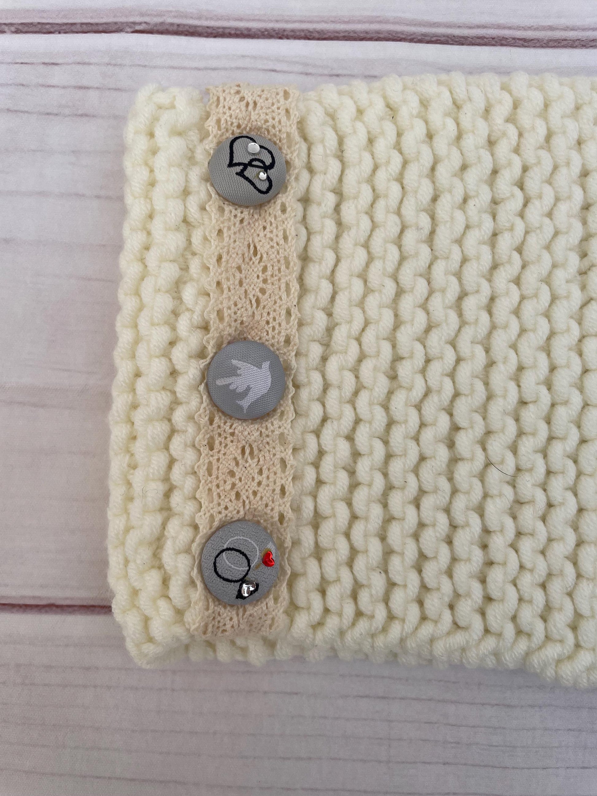 Turbante blanco con botones tejido a mano khamali Shop