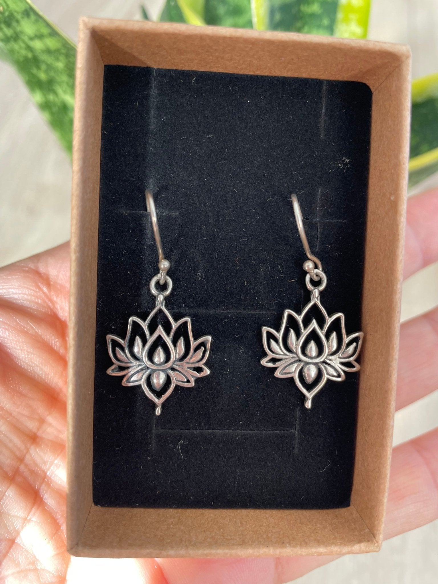 Pendientes flor de loto en plata 925 – Belleza serena - KHAMALI