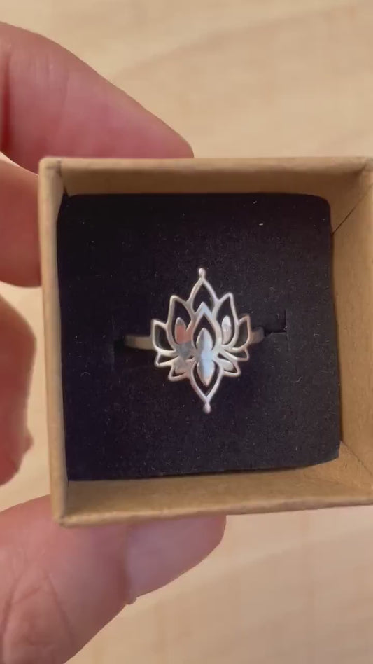 Anillo flor de loto en plata 925