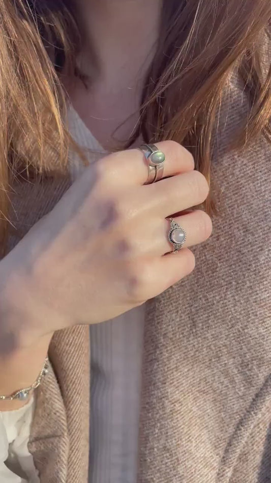 Anillo grueso con piedra natural