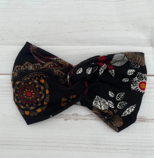 Turbante negro con flores - KHAMALI