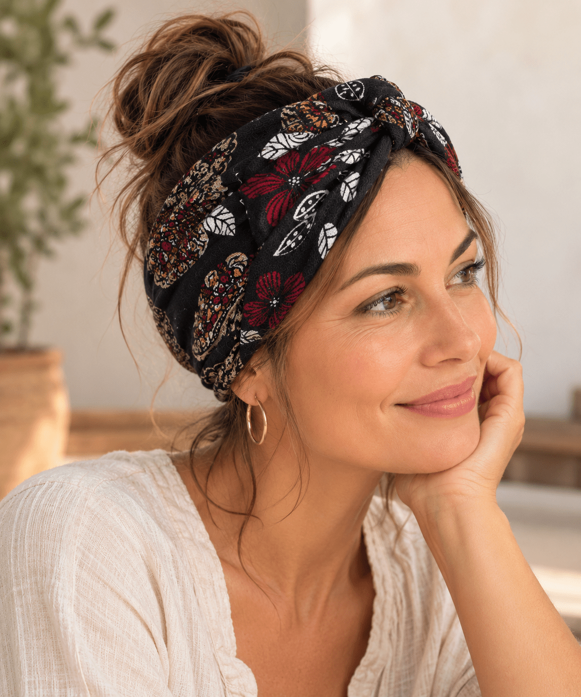 Turbante negro floral hecho a mano - KHAMALI