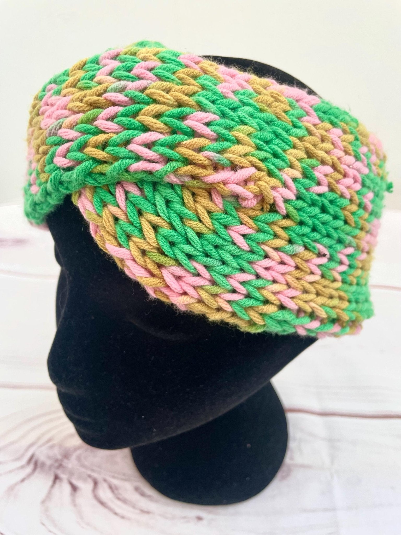 Turbante verde y rosa tejido a mano - KHAMALI