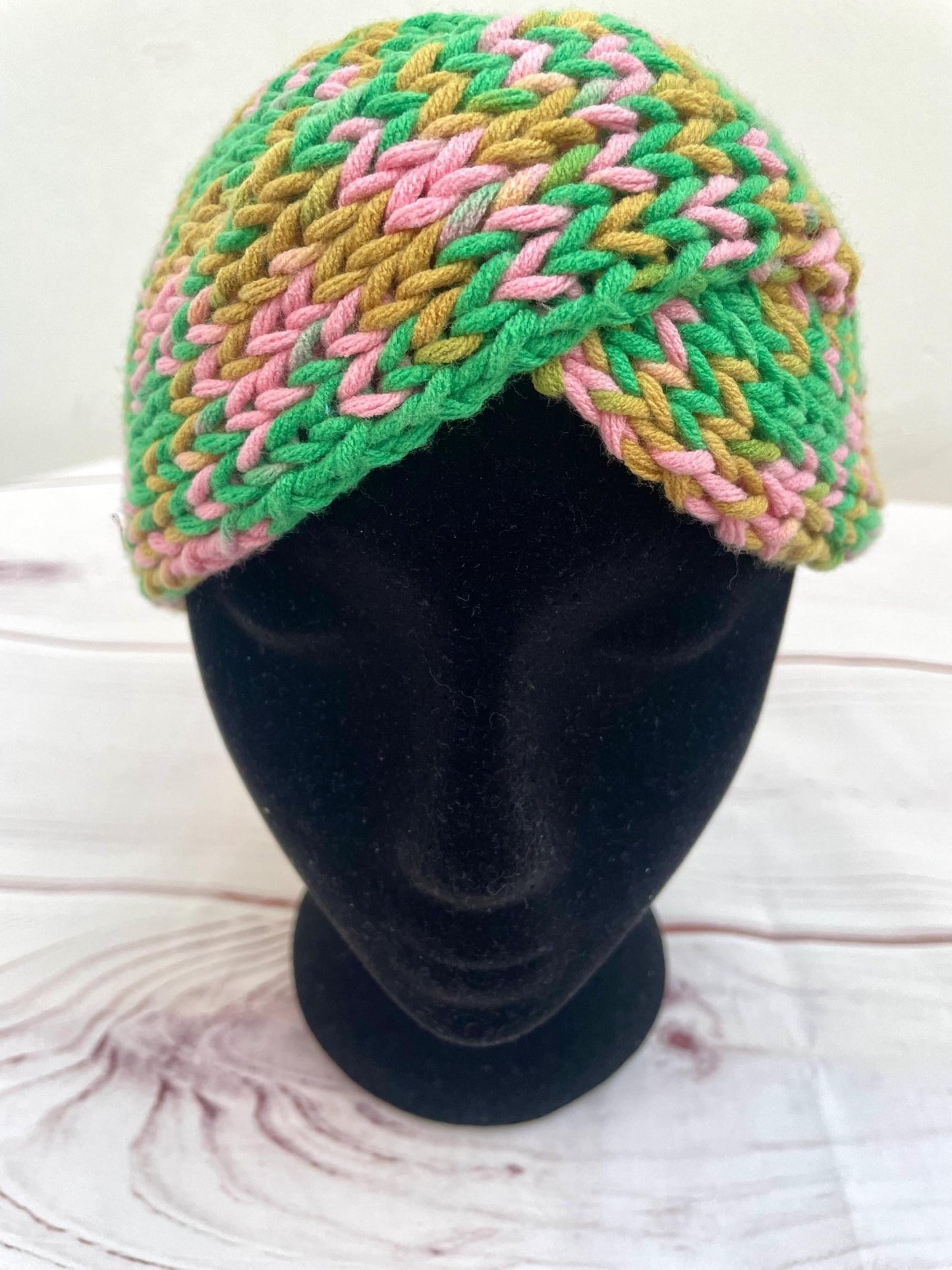 Turbante verde y rosa tejido a mano - KHAMALI