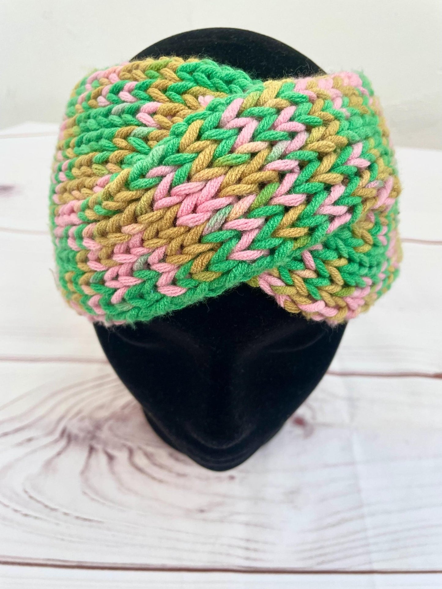 Turbante verde y rosa tejido a mano - KHAMALI