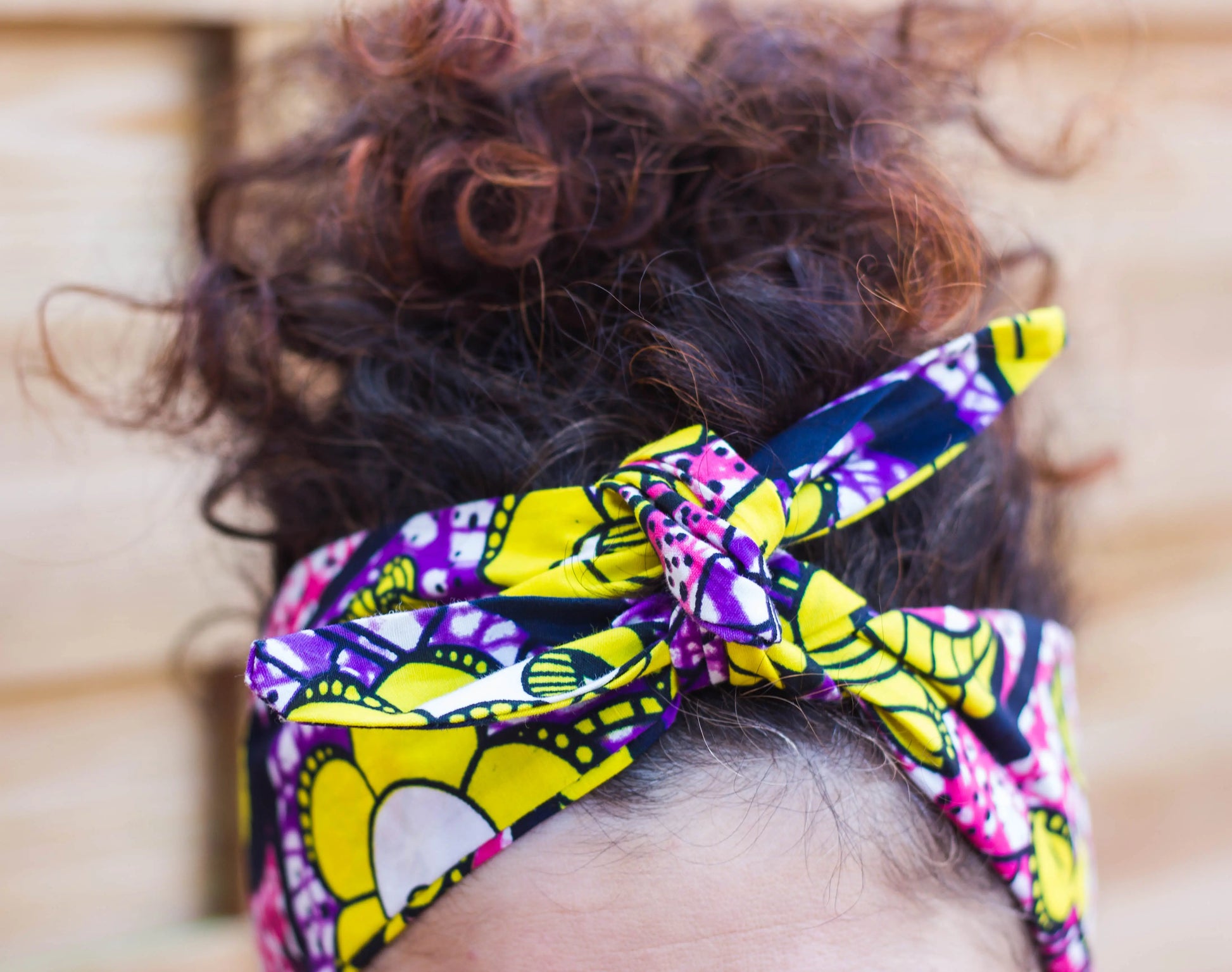 Diadema turbante afro con diseño en flor margarita - KHAMALI