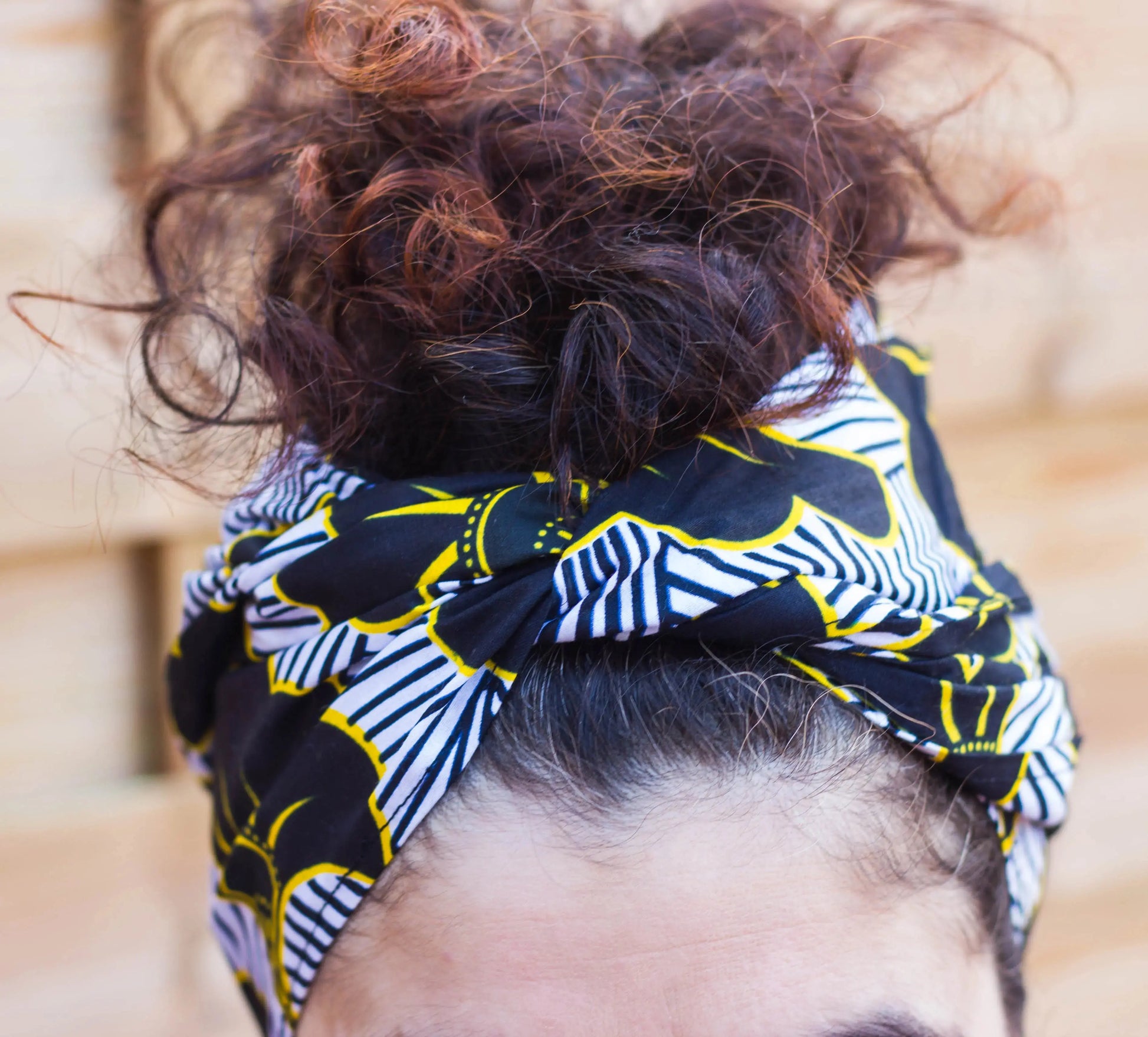 Pañuelo afro de algodón con flor negra y blanca - KHAMALI