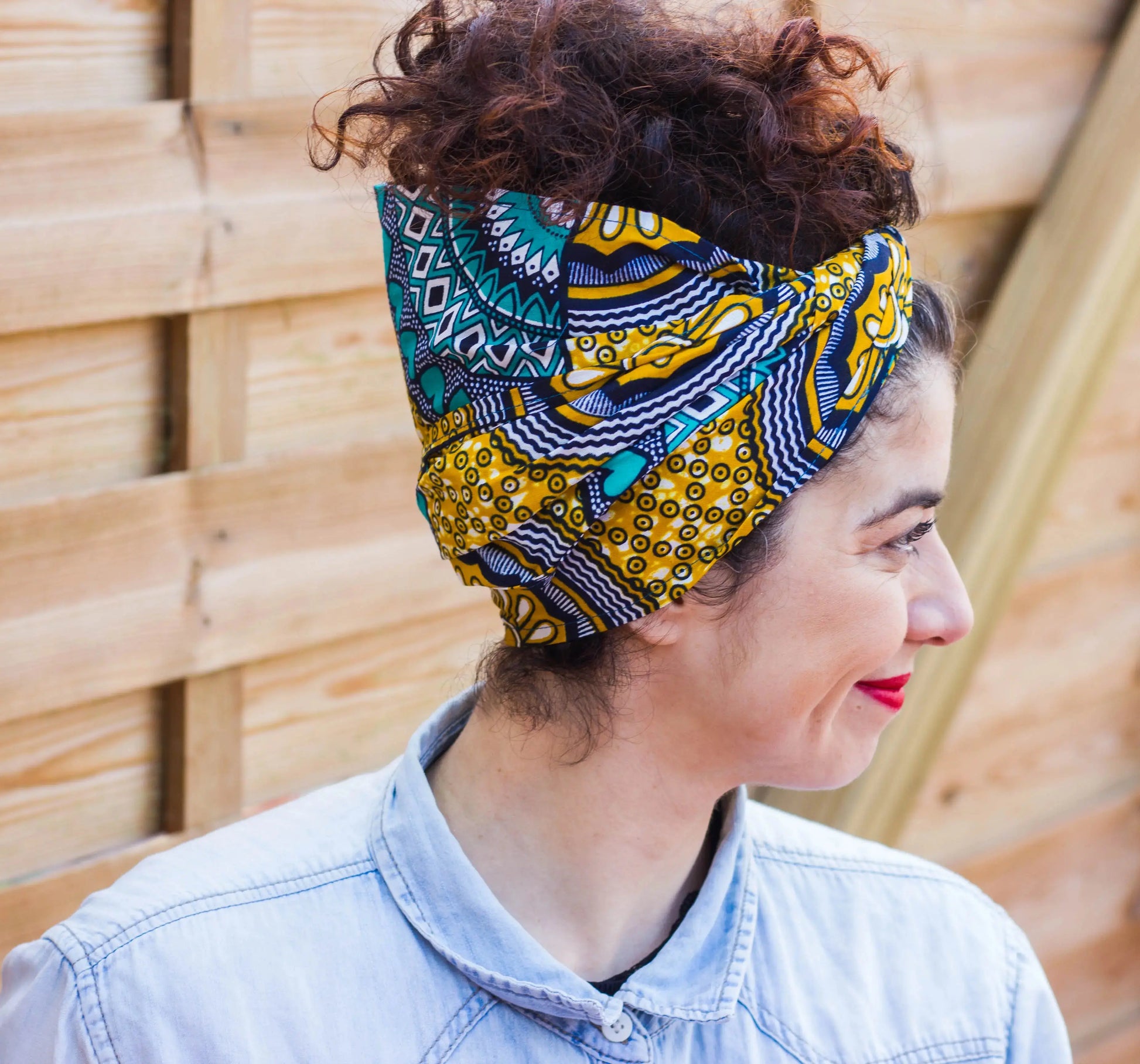 Pañuelo de algodón turbante tela wax azul y amarillo ocre con corazones - KHAMALI