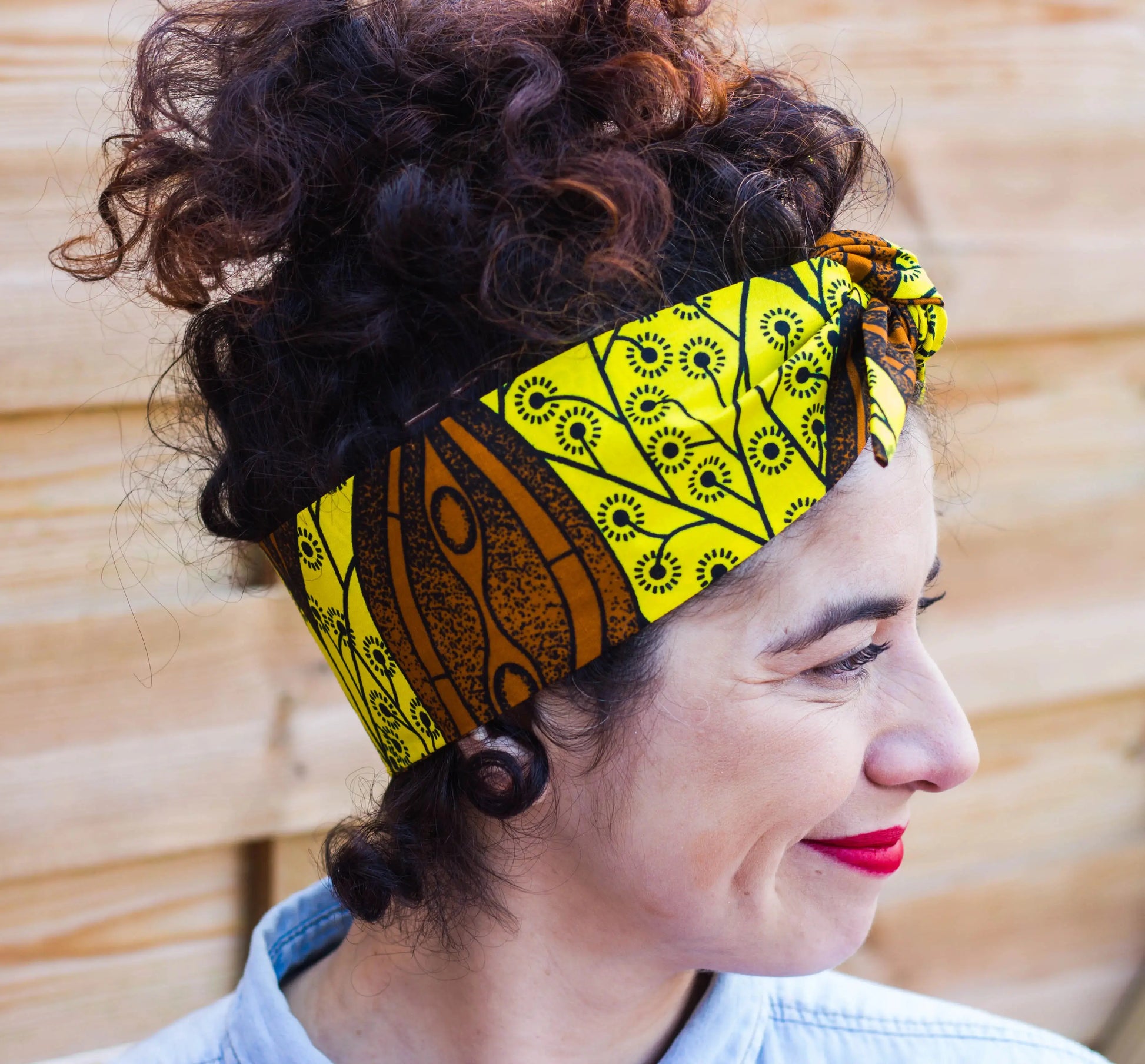Turbante diadema artesanal amarillo y marrón semilla de cacao - KHAMALI