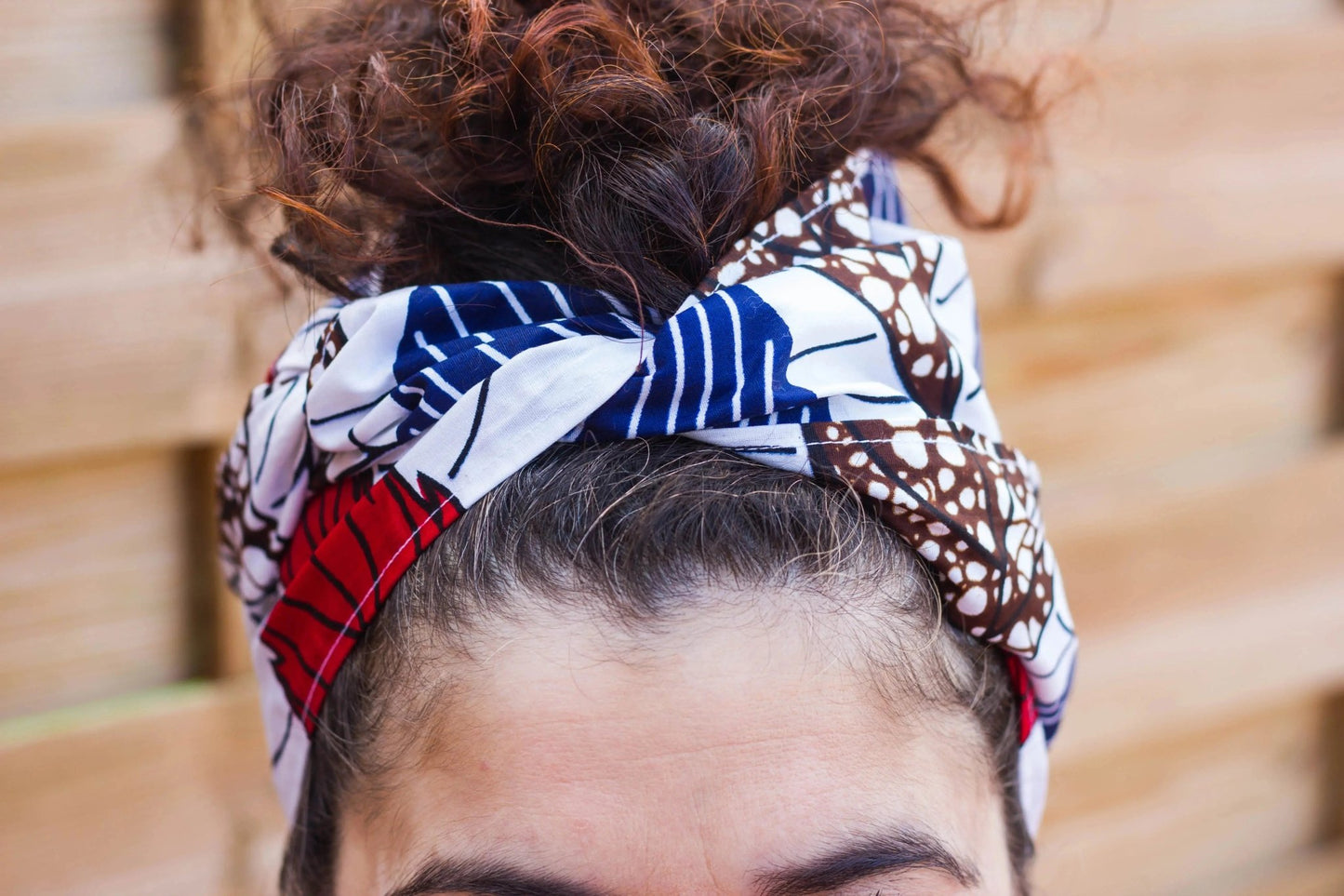 Pañuelo turbante africano blanco adaptable estilo retro vintage con hoja azul marino - KHAMALI